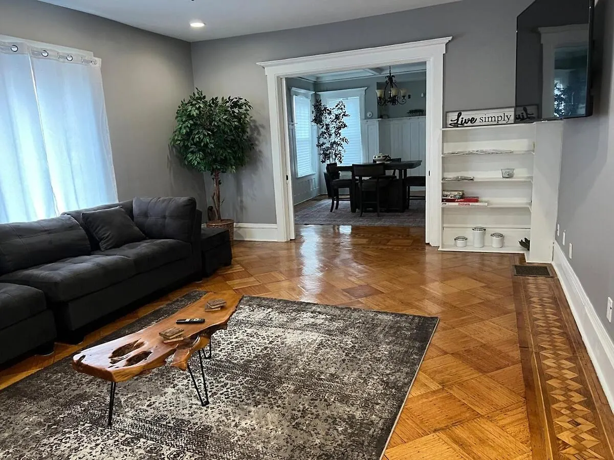 Holiday home The Grand Parkway Is A Unique Getaway With Charm! Villa East Orange