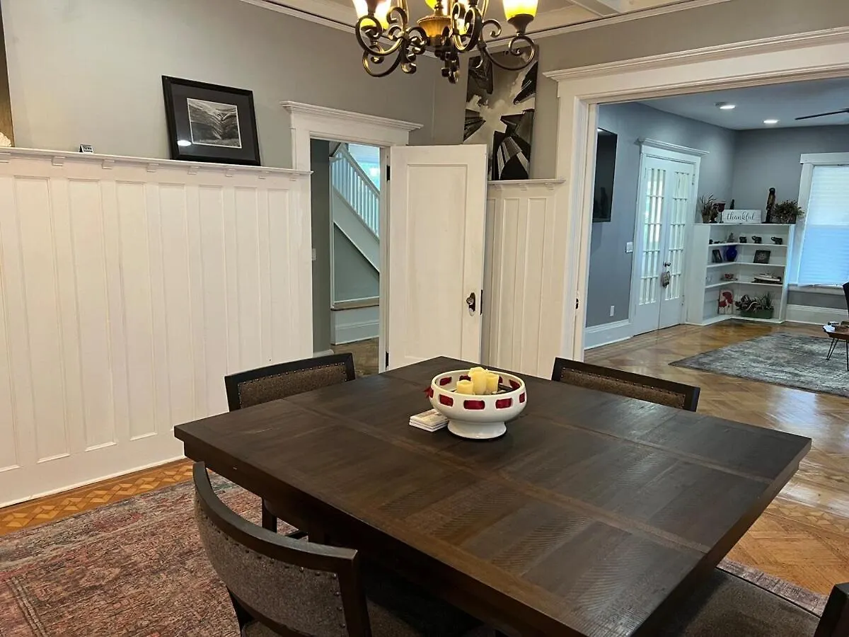 Holiday home The Grand Parkway Is A Unique Getaway With Charm! Villa East Orange